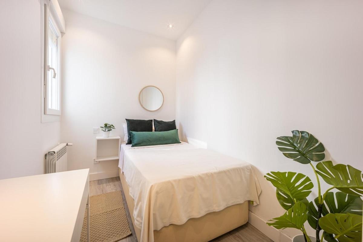 Apartamento Con Vistas En Lavapies Lägenhet Madrid Exteriör bild